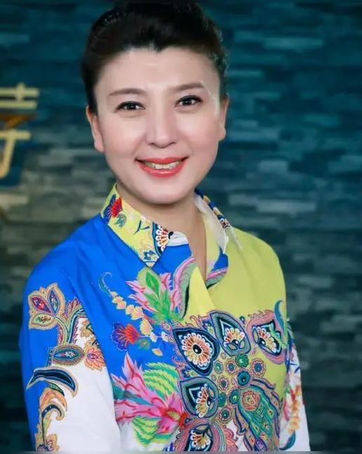 演员闫学晶说，人都有虚荣心，我也不例外，当年离开农村去戏校，一个屋的学员，人家零