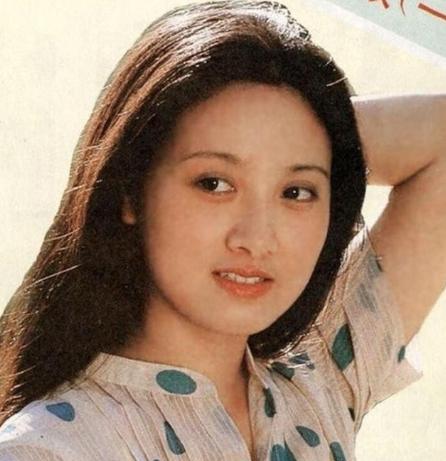 1995年邓婕看中北京奥森公园一块地皮，一平米5100元，总共1000平米！张国