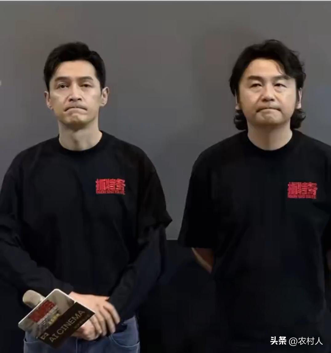 看来这两位指定是知道要发生什么事儿了，不然怎么会同时都在憋的嘴啊！果不其然一会就