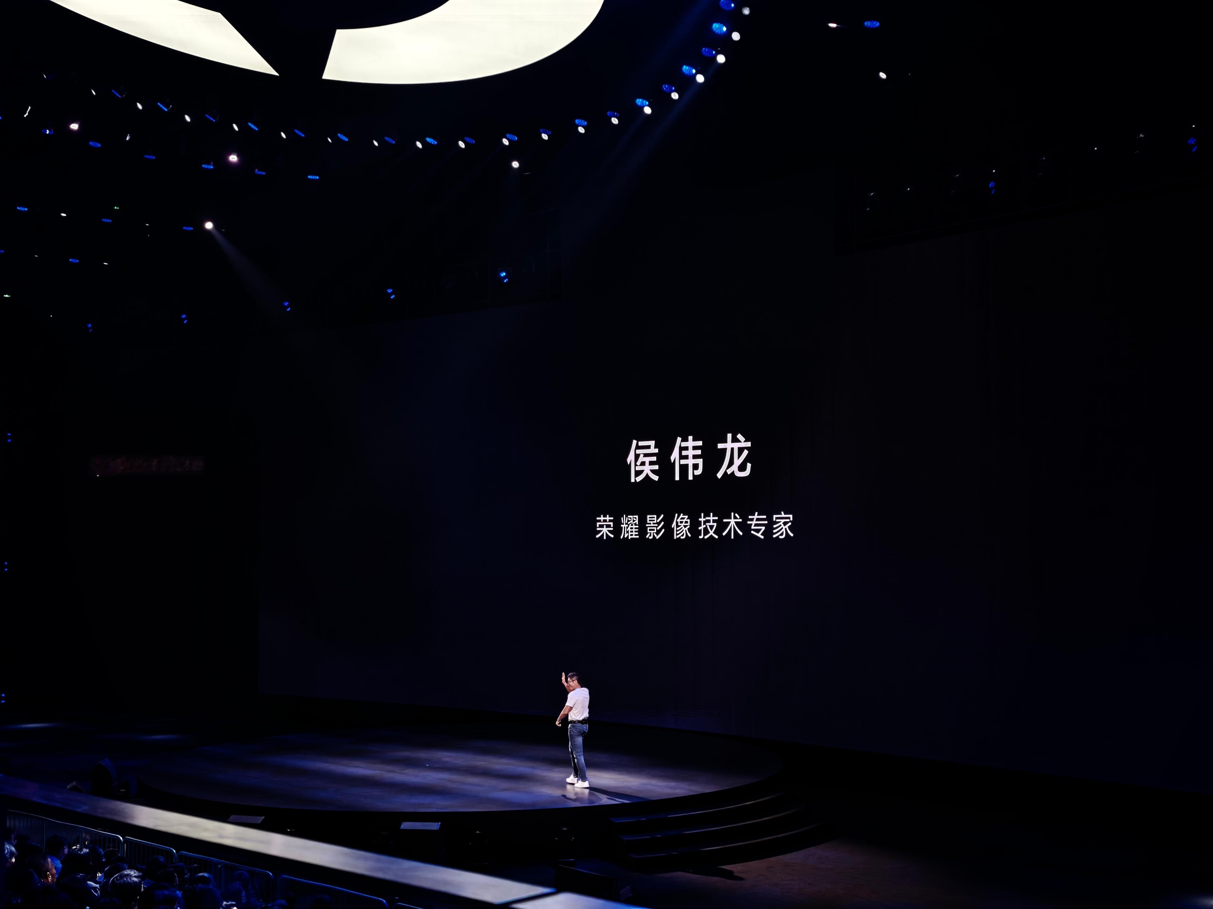 荣耀RobotPhone 进入影像部分。 