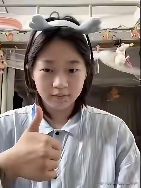 4万多元，对普通人来说，可能是一年的收入；但对婵宝而言，不过是“随手捐出”的一份