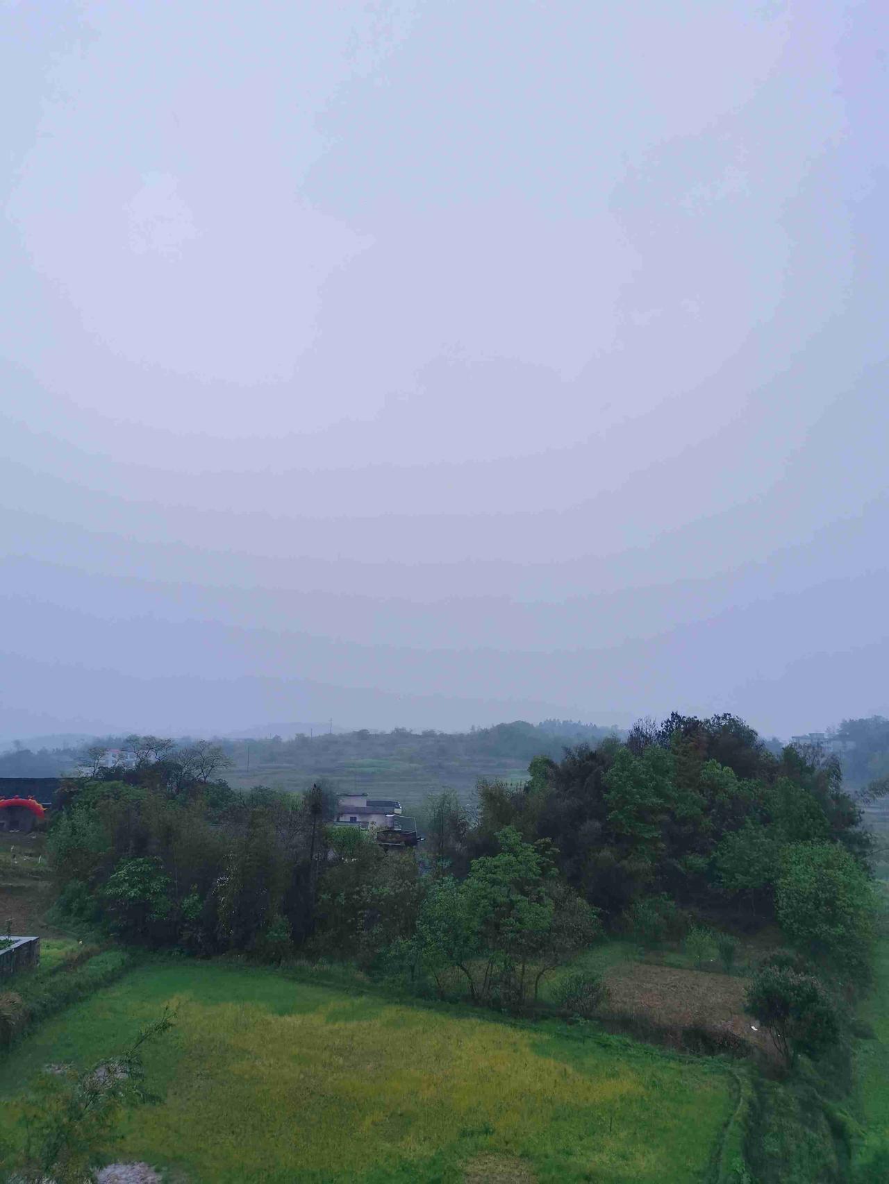 我的今日状态：😪没睡醒
我这里的天气：🌈雨过天晴写给自己

生活中，我们别总