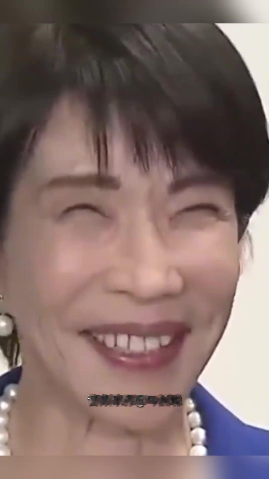 啥叫“鬼迷日眼”？这是方言吗？

她的表情包太丰富了，一般人还真达不到。

没想