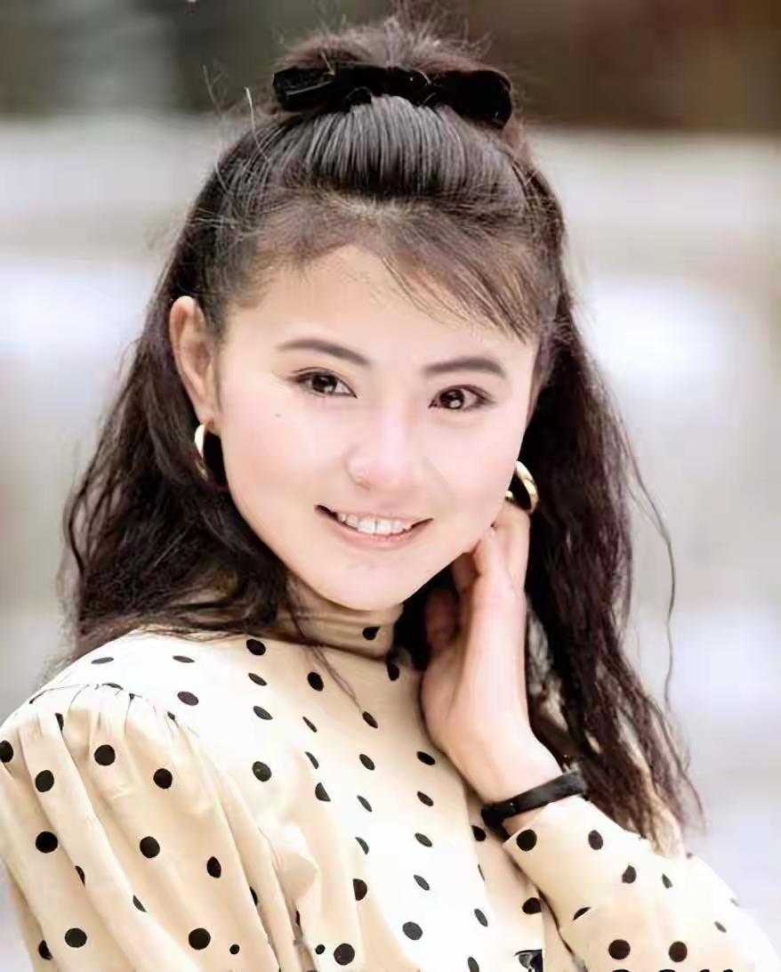 2007年，李赛凤和干儿子“越界”了，就在两个人暧昧时，丈夫突然推门而入。情急之