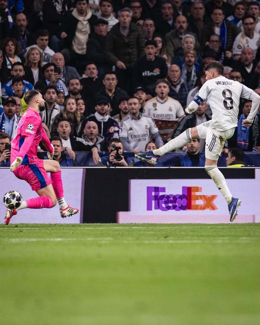 皇马皇马3比0曼城欧冠联赛巴尔韦德 钱多多粉色超绝背景板飞翔的小🦅戴上了帽子 