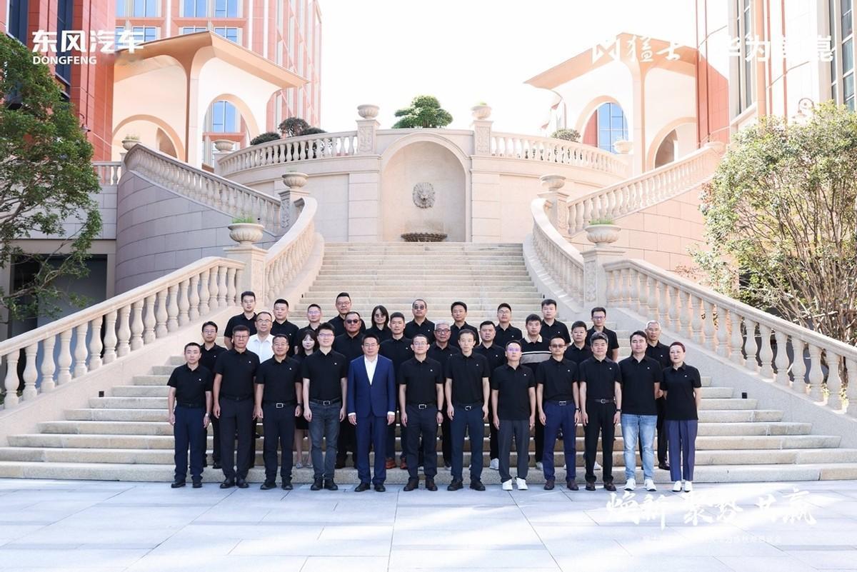 聚焦智能越野：猛士官宣核心团队，万良渝赵安成关键推手
当智能汽车市场从“功能竞争