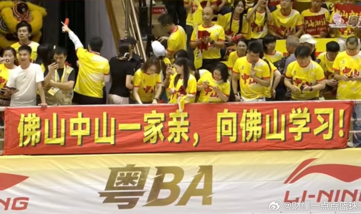 杜锋亲临粤BA现场！中山队顺利挺进四强！广东篮球协会会长杜锋指导今晚来到中山主场