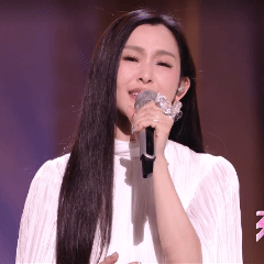 范玮琪晒自拍原来大家上浪姐都有同一个烦恼，记词记到头疼，范玮琪直接大方晒出来，好