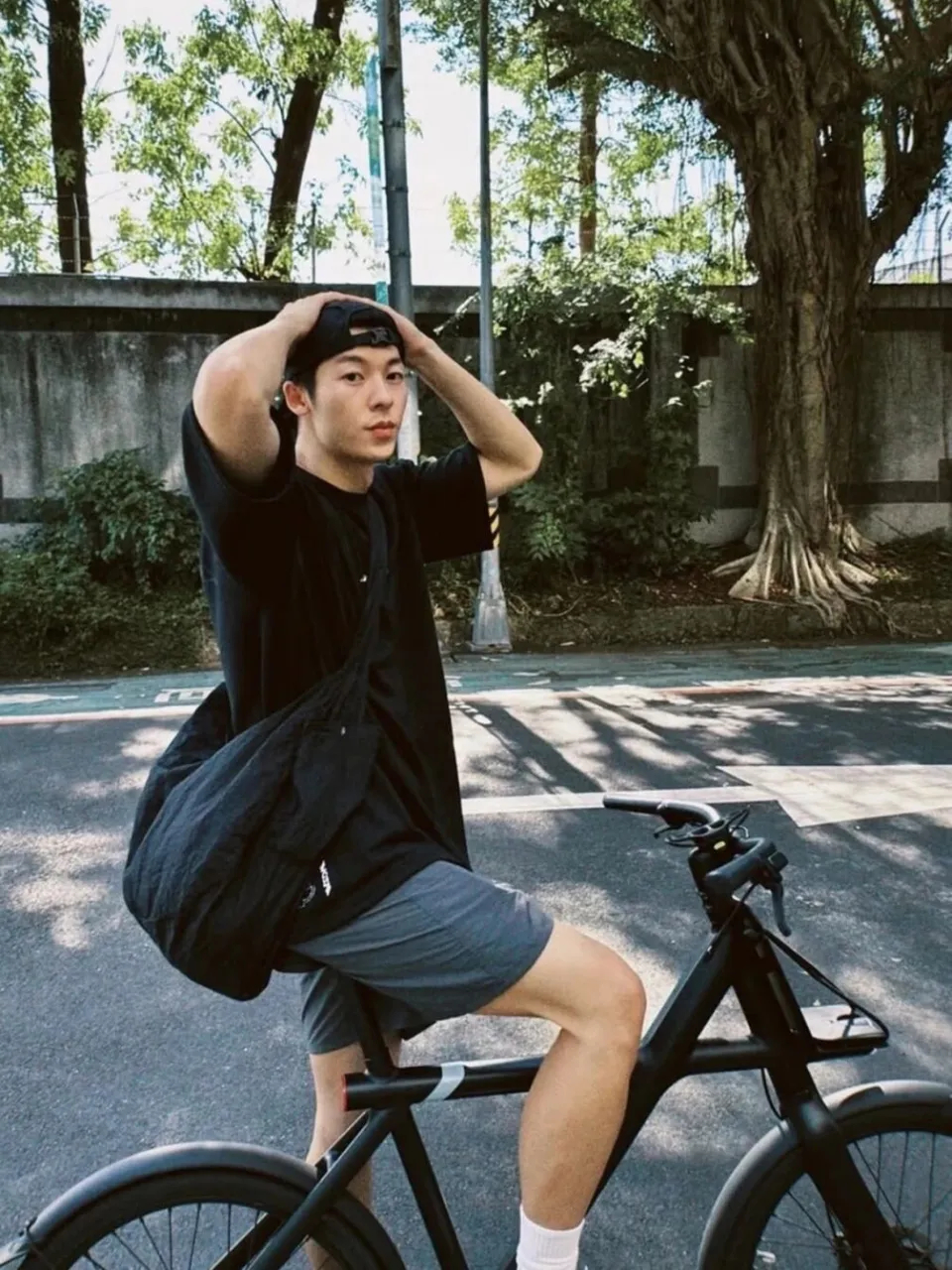 许光汉否认和周子瑜恋情许光汉说和周子瑜没有私交 据台媒，16日，许光汉出席活动时