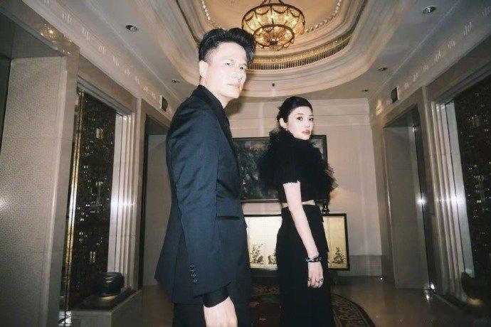 尹子维徐冬冬哈尔滨演出徐冬冬带着尹子维回哈尔滨演出  徐冬冬带尹子维在家乡哈尔滨