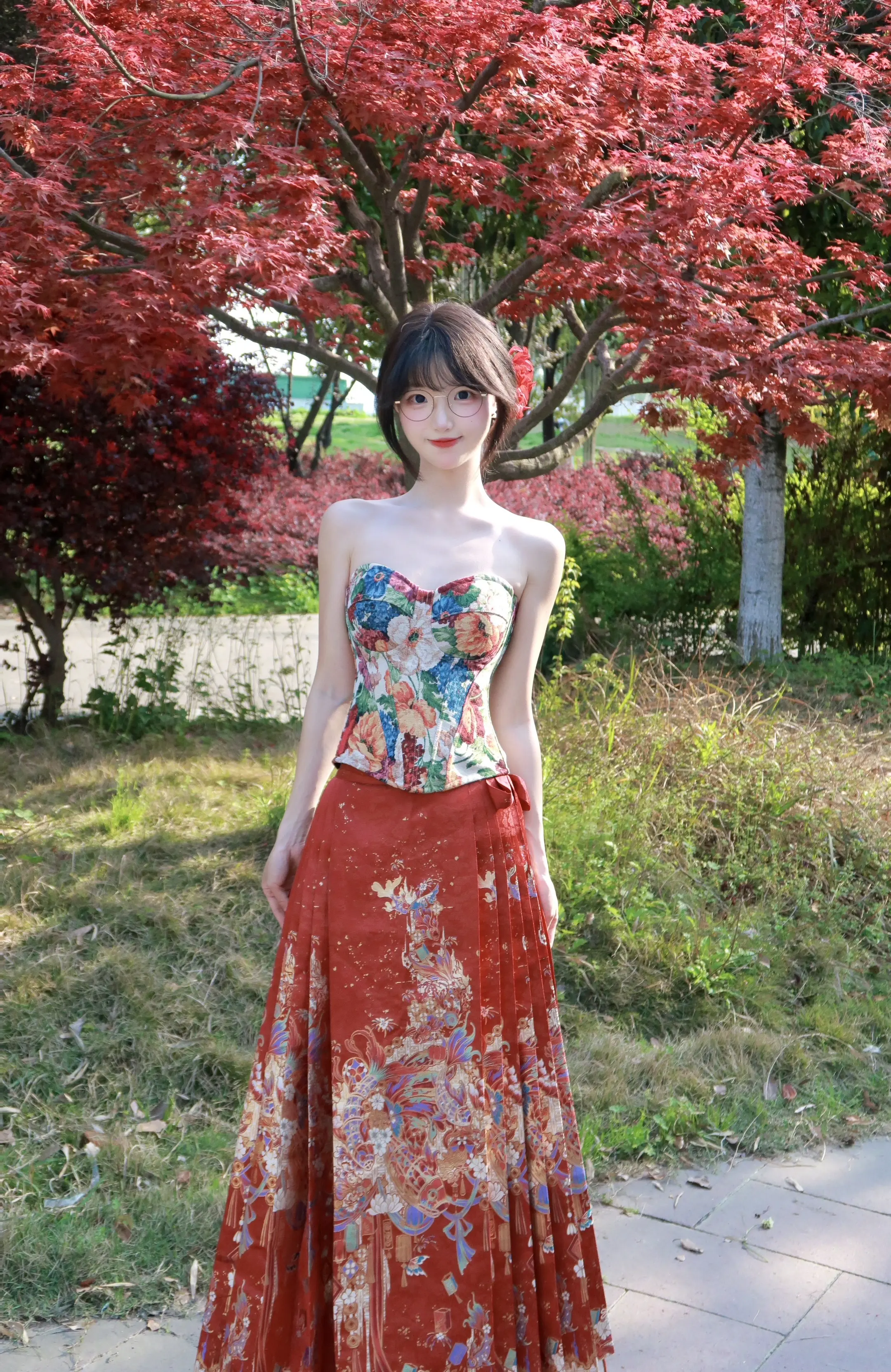 一抹红🍁。碰到一株开的超好的红枫