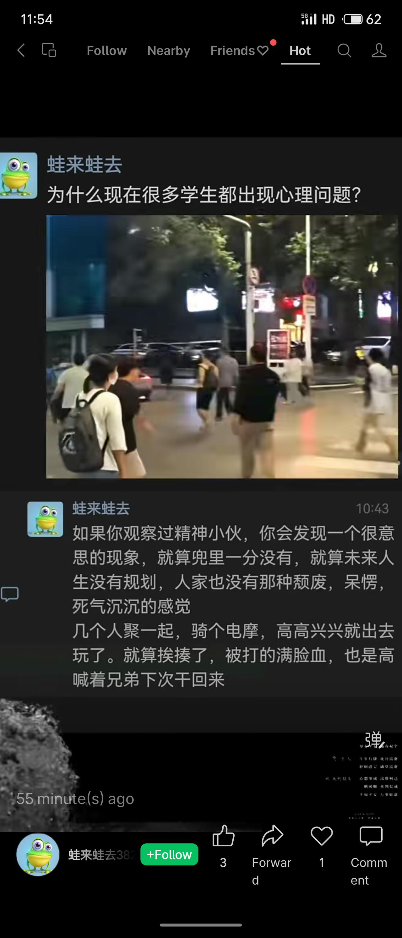 现今学生心理问题多发，而一些“精神小伙”虽条件有限却显得更活跃。对比之下，前者常