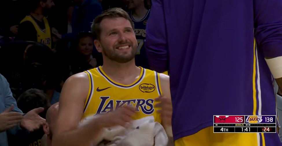 51分10篮板9助攻，东契奇赛季第11次40+，同时也是来到湖人之后第一个50+