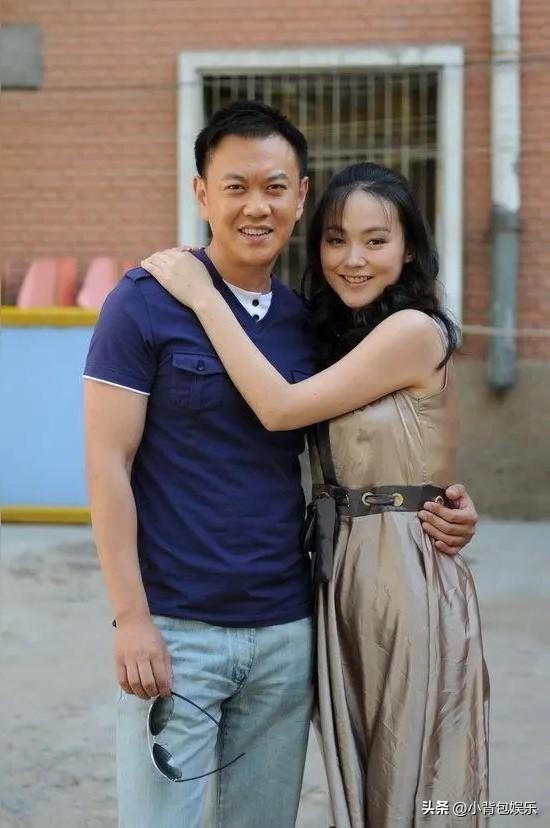 能认识这对夫妻的，可不是一般人。男主角不仅是个商人，还是一个演员，虽然不是很红，