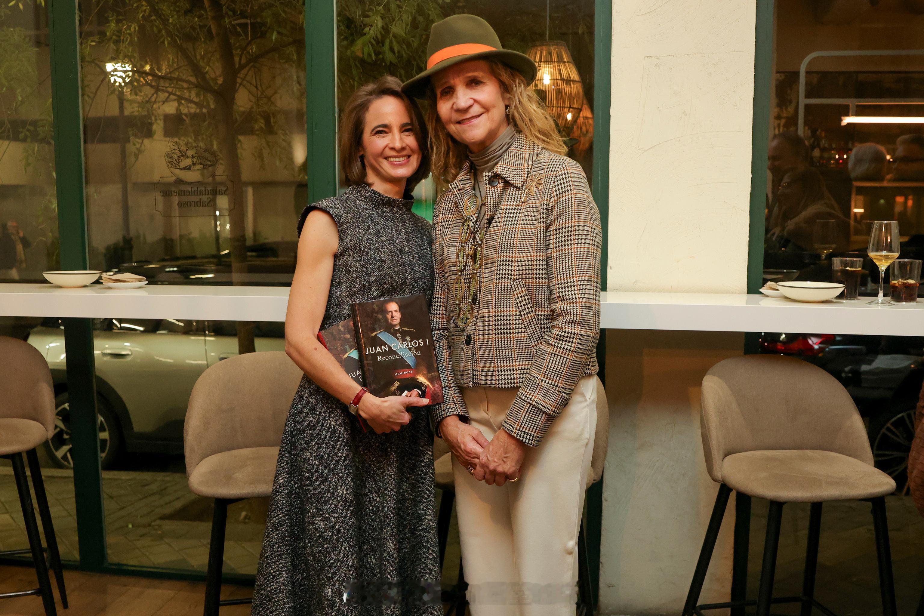 西班牙王室 12月3日，33新书《和解》在西班牙各大书店上架，虽然33本人没有出