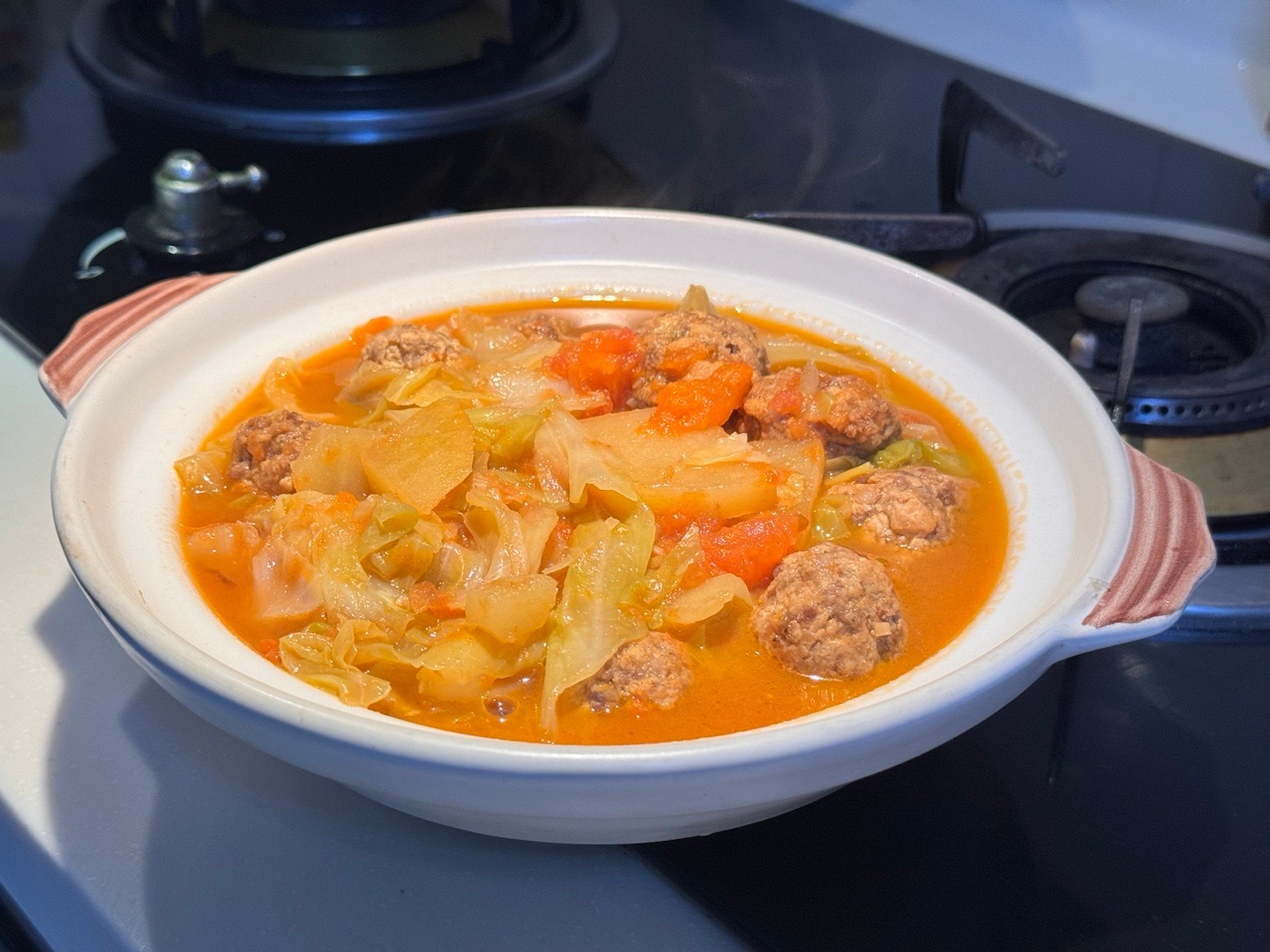 晚饭：西红柿卷心菜炖土豆、腊肉炒豇豆、娃娃菜炒大虾[赞啊]又去报了半天报表，感觉