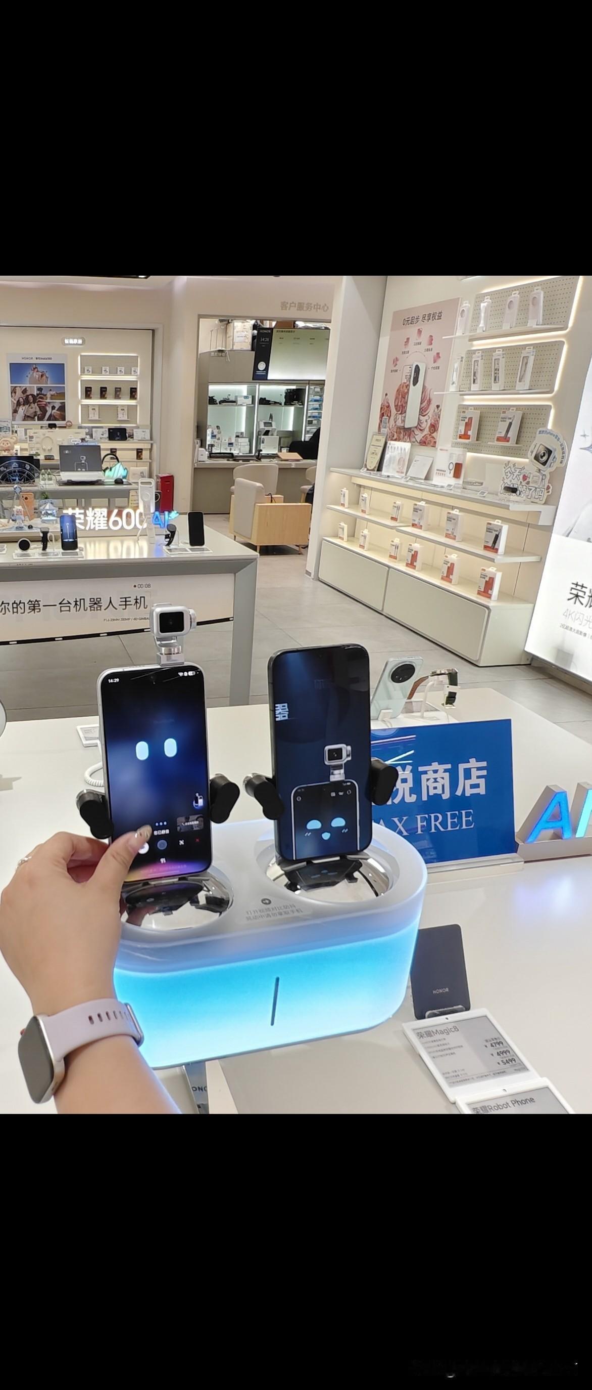 这款产品在门店足够吸睛
​经销商也比较关注

​从拉高品牌调性的视角看
​目的已