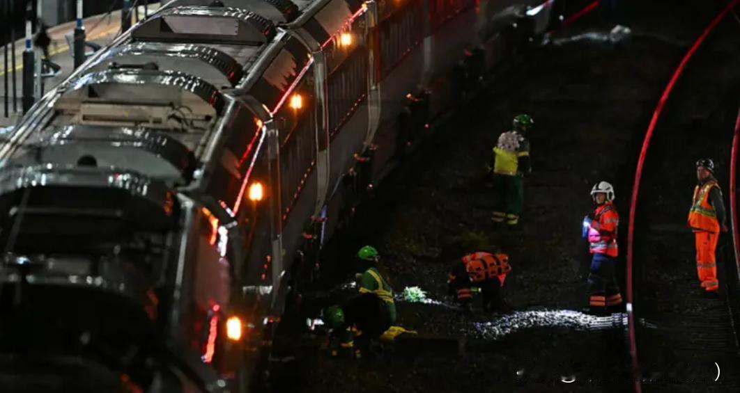 英国火车又出大事了！11月1日傍晚，一辆从唐卡斯特开往伦敦的火车，刚跑到剑桥郡亨