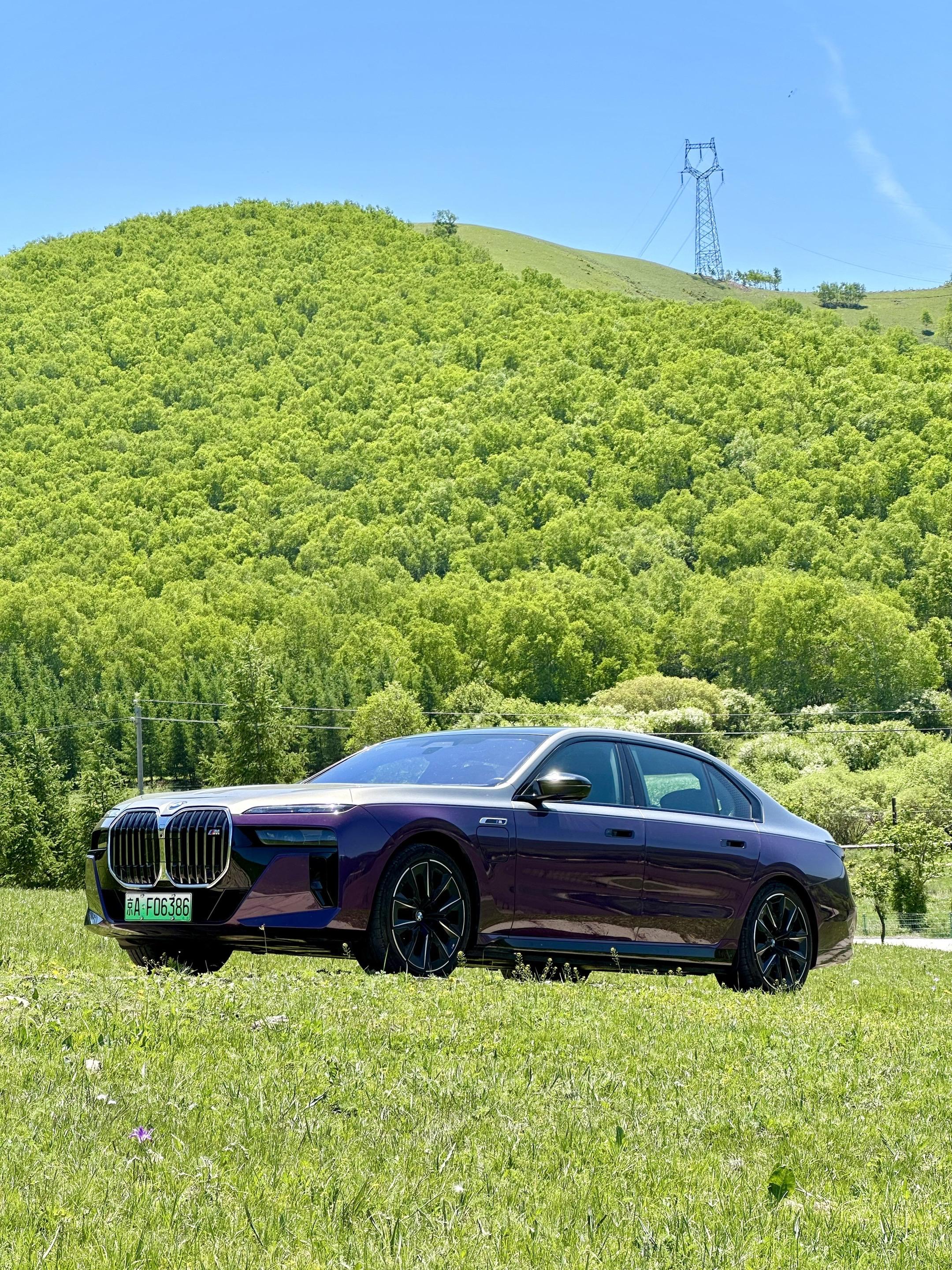 绿牌宝马760不是一种妥协，而是技术进步。开着这样一台宝马760性能猛...