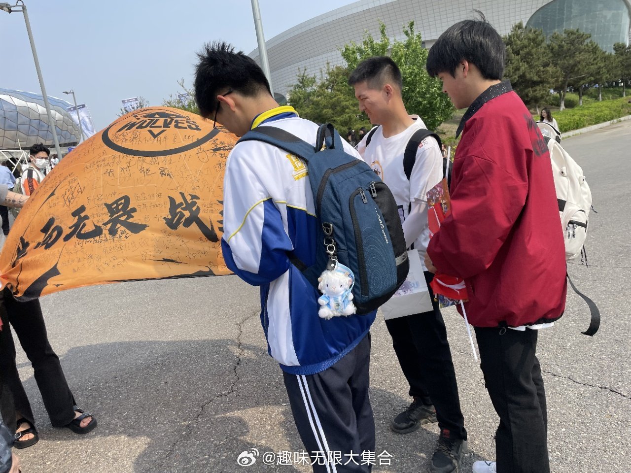 #AG狼队火药味十足#大家都很可爱啊，加油加油，期待精彩表现哦！ ​​​