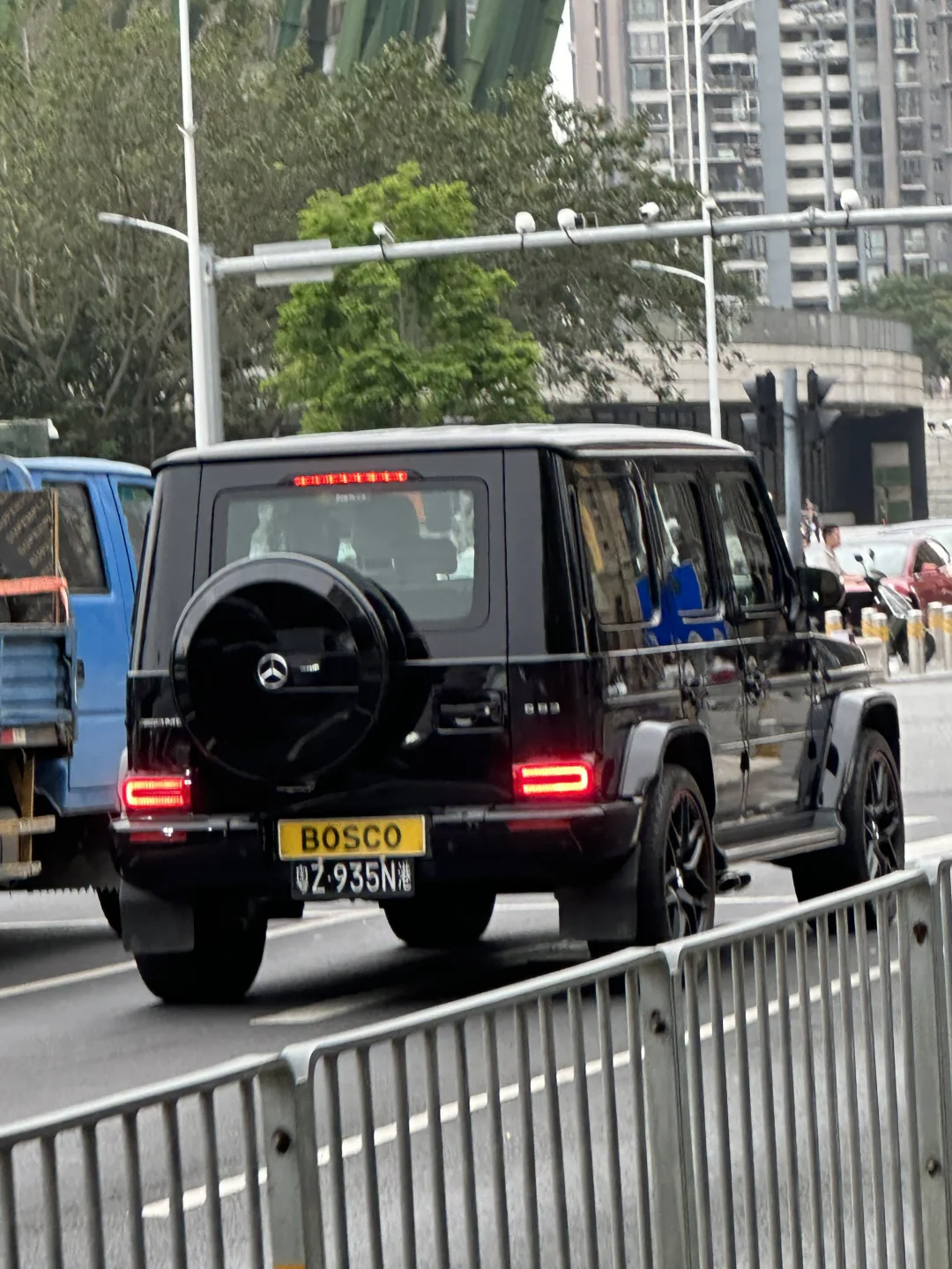 在深圳偶遇黄宗泽的车！！！