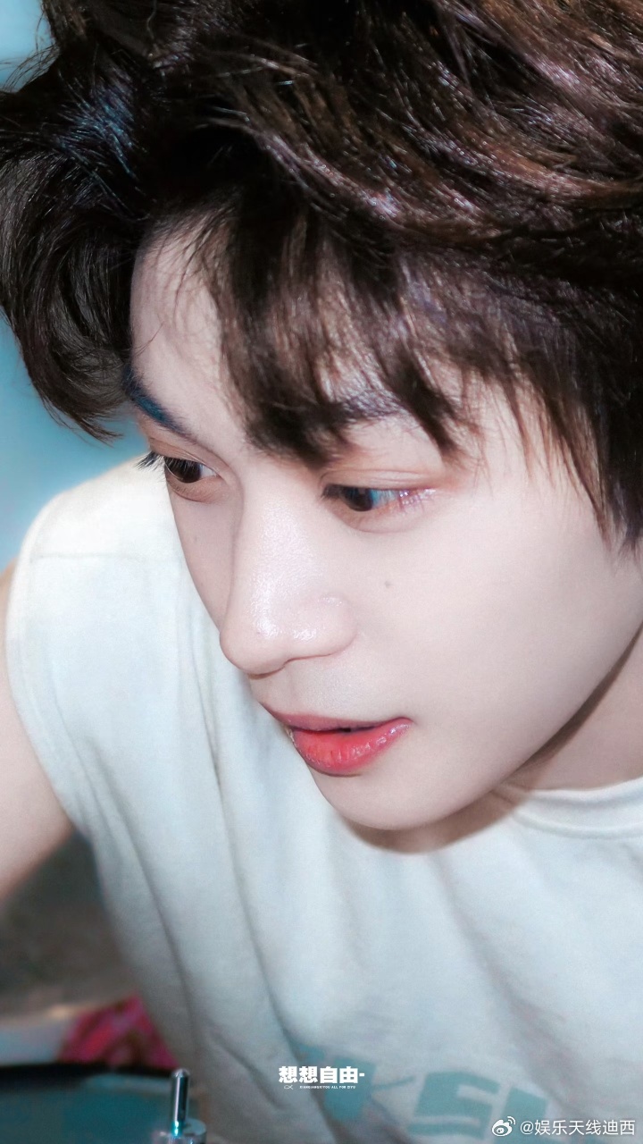 梓渝情深深雨濛濛上线 梓渝小喇叭发新歌通知🔮哈哈！愚人节混进来一个真的，📣梓