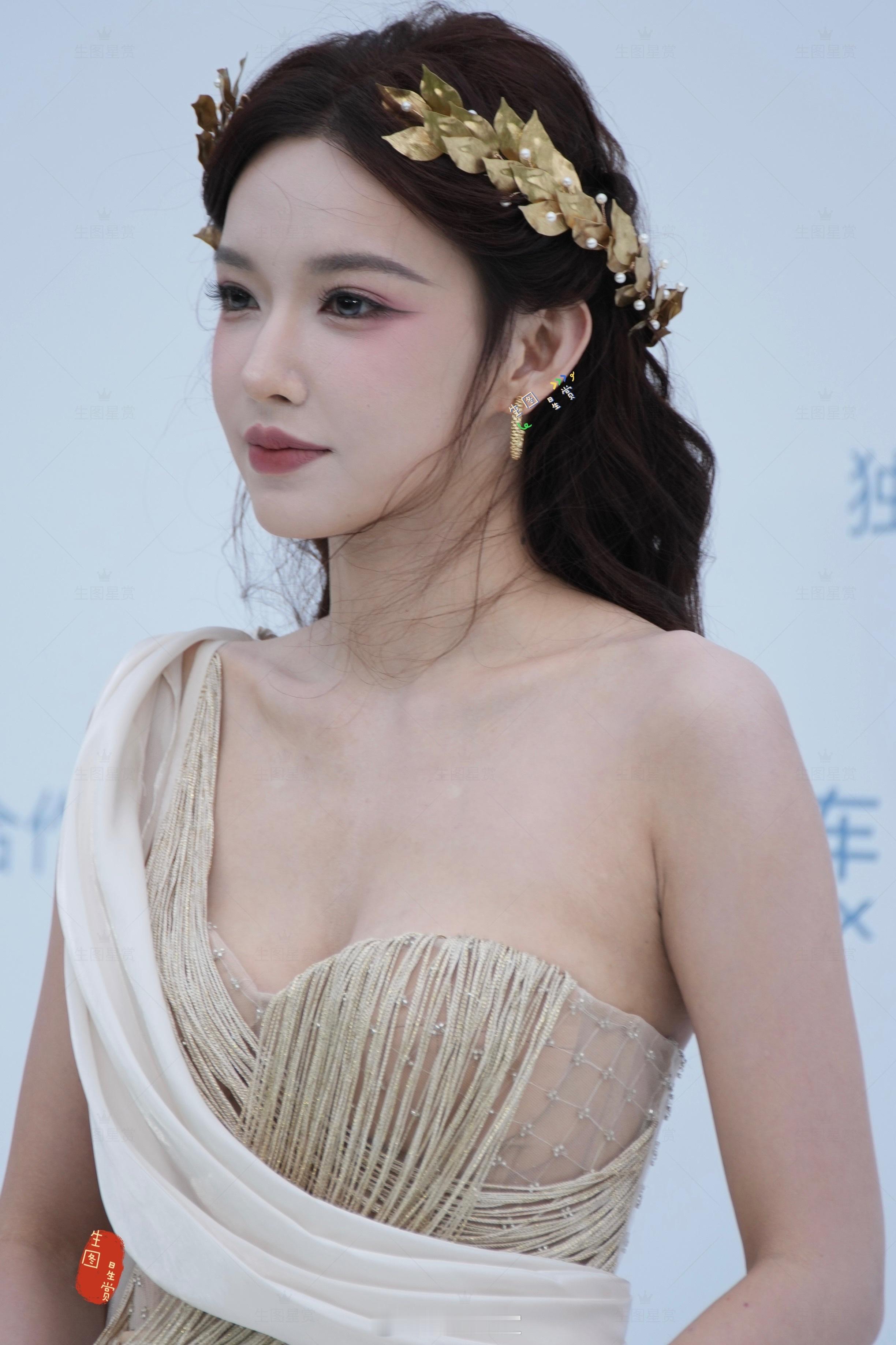 程潇真古希腊女神降临，熠熠闪光✨费加罗超级假日