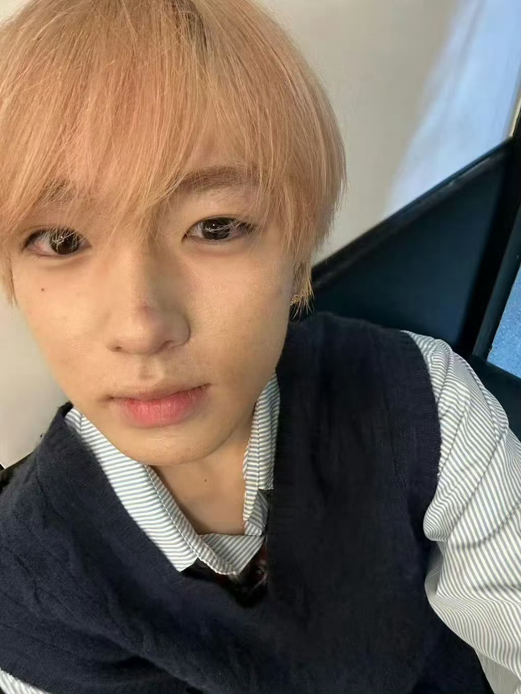 崔英宰WVS 上传自拍删除重发疑似致敬 Sakuya 这是手滑发了没 P 的吗？