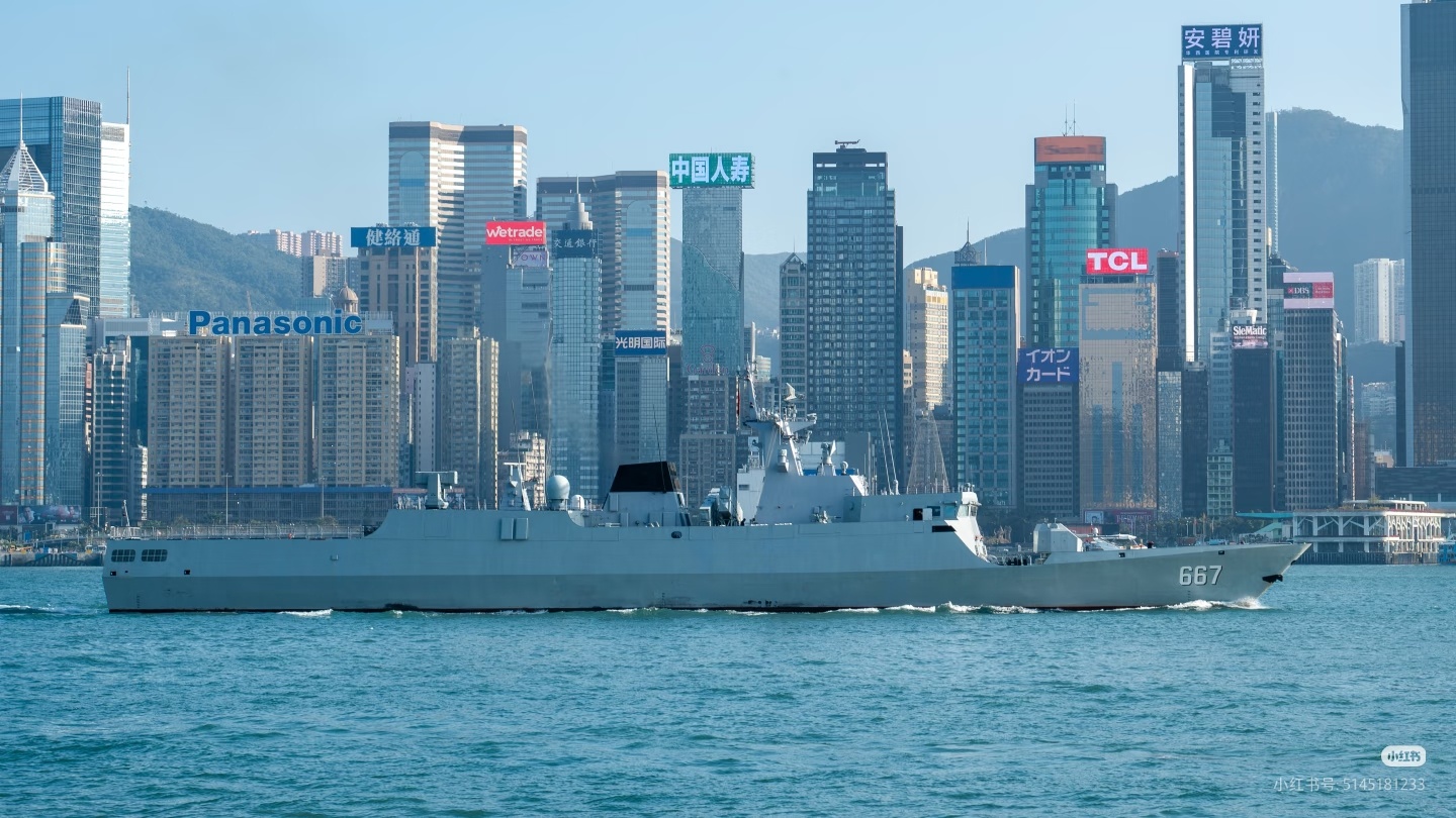 667荆门舰在维港巡航驻港部队