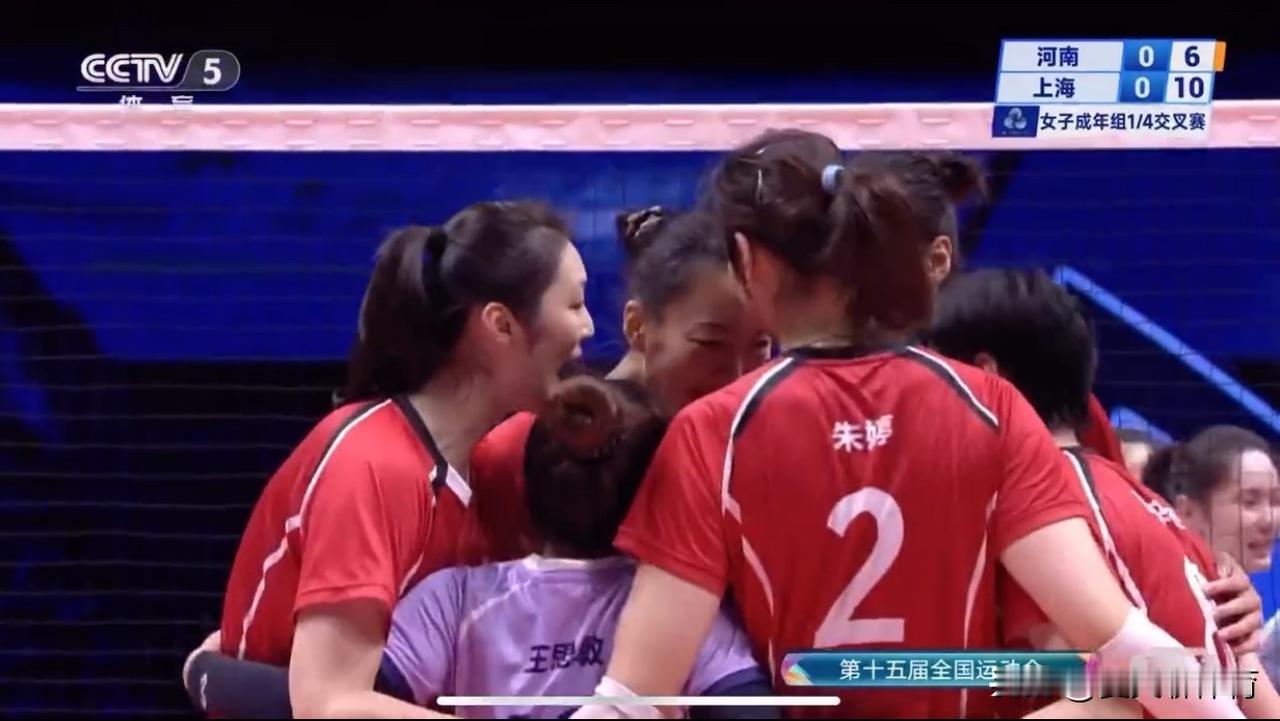 朱婷今天真的太难了，被上海女排重点盯防，第一局14扣3中啊[捂脸]然后队友还不给