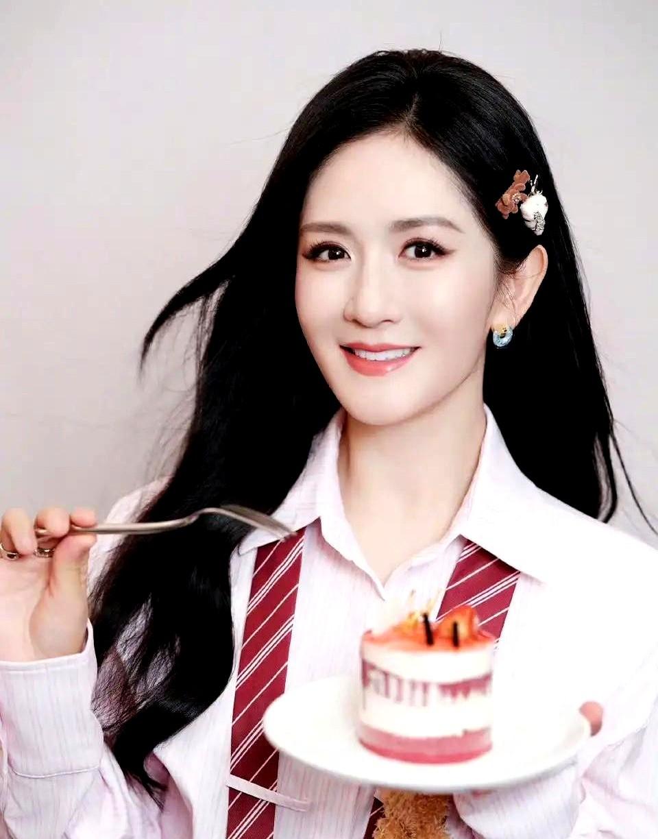 从“太阳女神”到全网反感，有时候只需要一篇护夫长文。

月初，谢娜一篇檄文点名薛