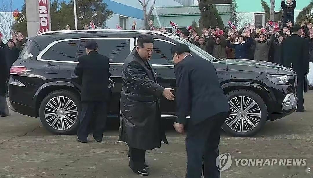 【奔驰公司彻底调查金正恩新奔驰】就朝鲜国务委员长金正恩乘坐“奔驰”专车一事，德国