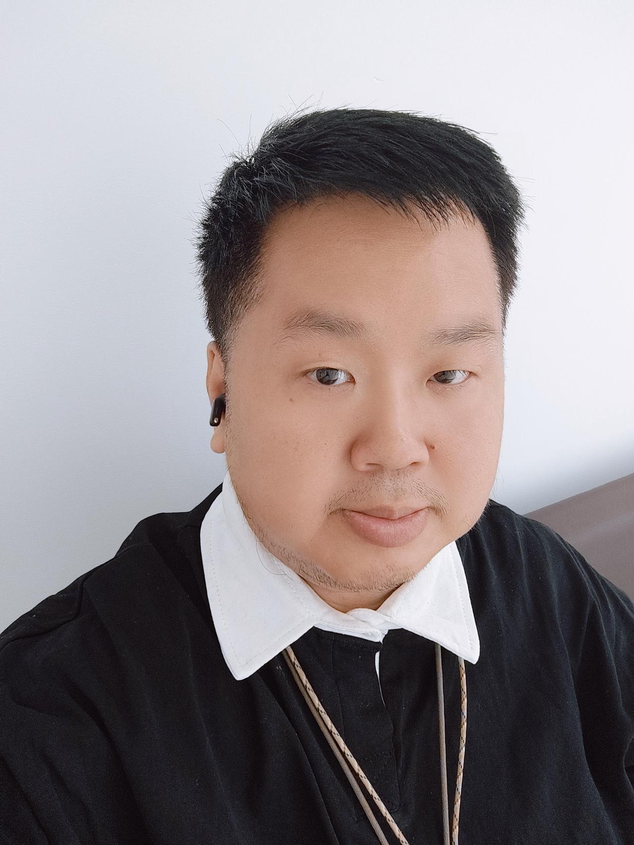 昨天我跟我老師說，別叫我網紅，因為我是老師的學生，永遠就是學生。我個人是腦子保持