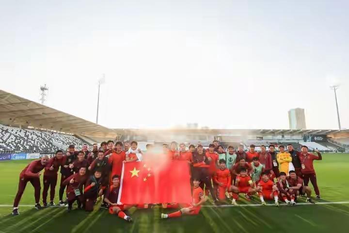 今晚这场亚洲杯决赛，我看中国队能赢日本。

为啥这么笃定？主教练安东尼奥赛前那招