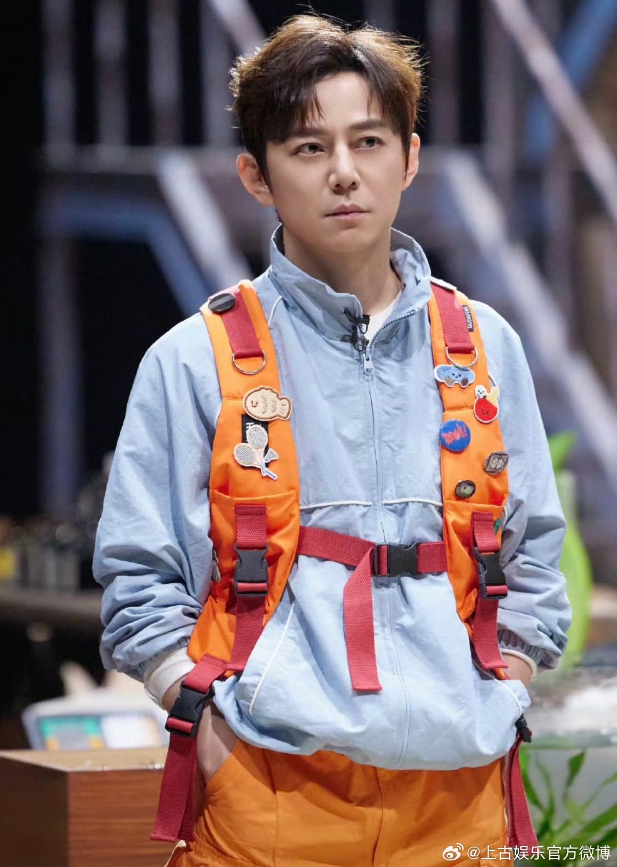 何老师神仙解读大侦探 鲸鱼的回声这一案，被何炅的解读戳中泪点。画里的鱼不是困住，