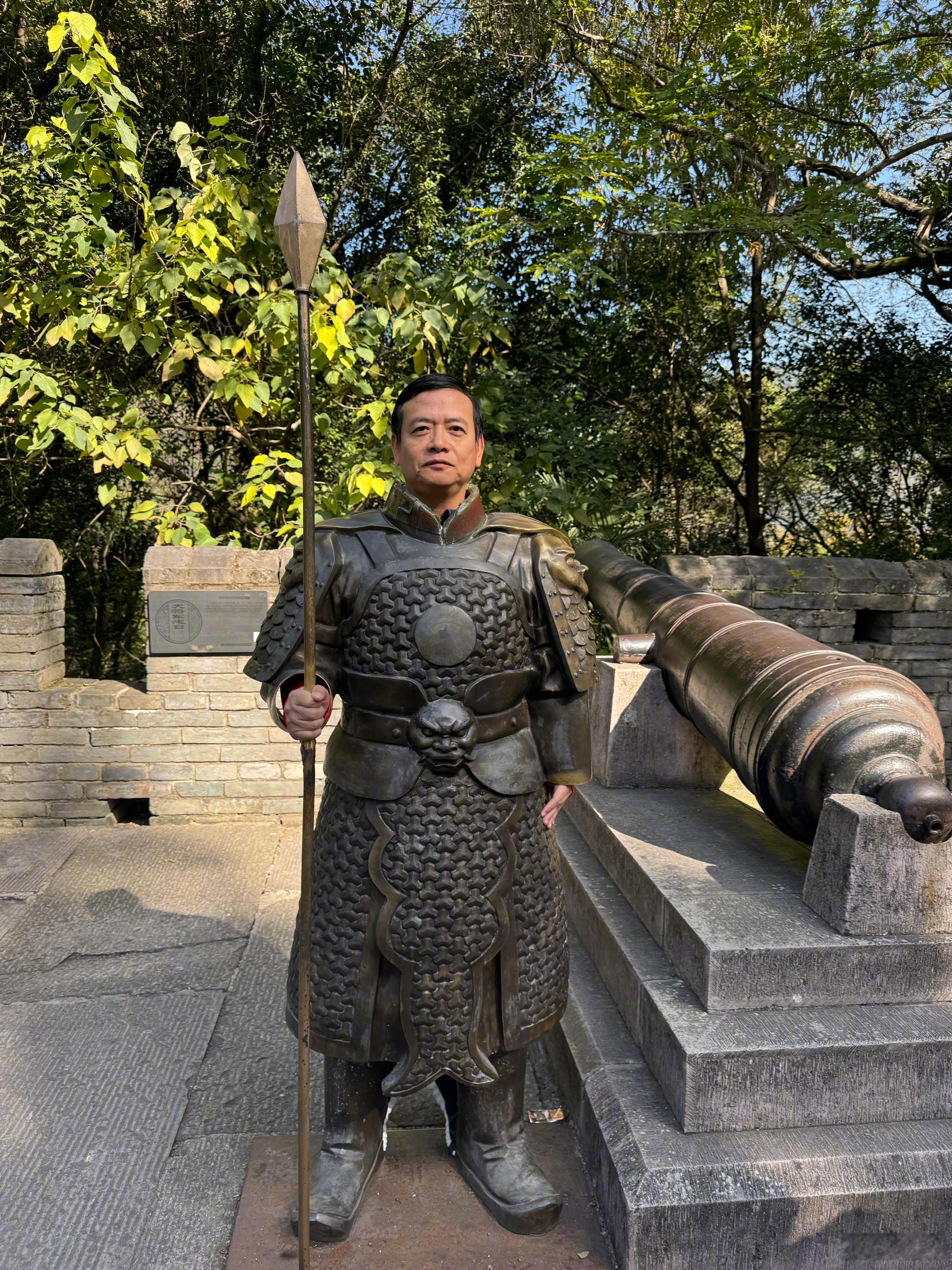 和中欧2011EMBA深圳班的同学一起游览台州府城墙，又称江南长城。在一处仿明代