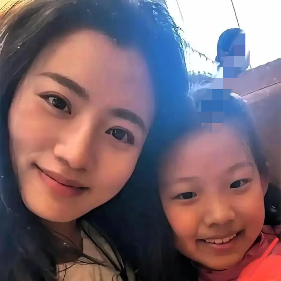 一场极致决绝的父子缘断，成年人的感情从来都爱恨分明
 
女方婚内出轨，孩子判给女