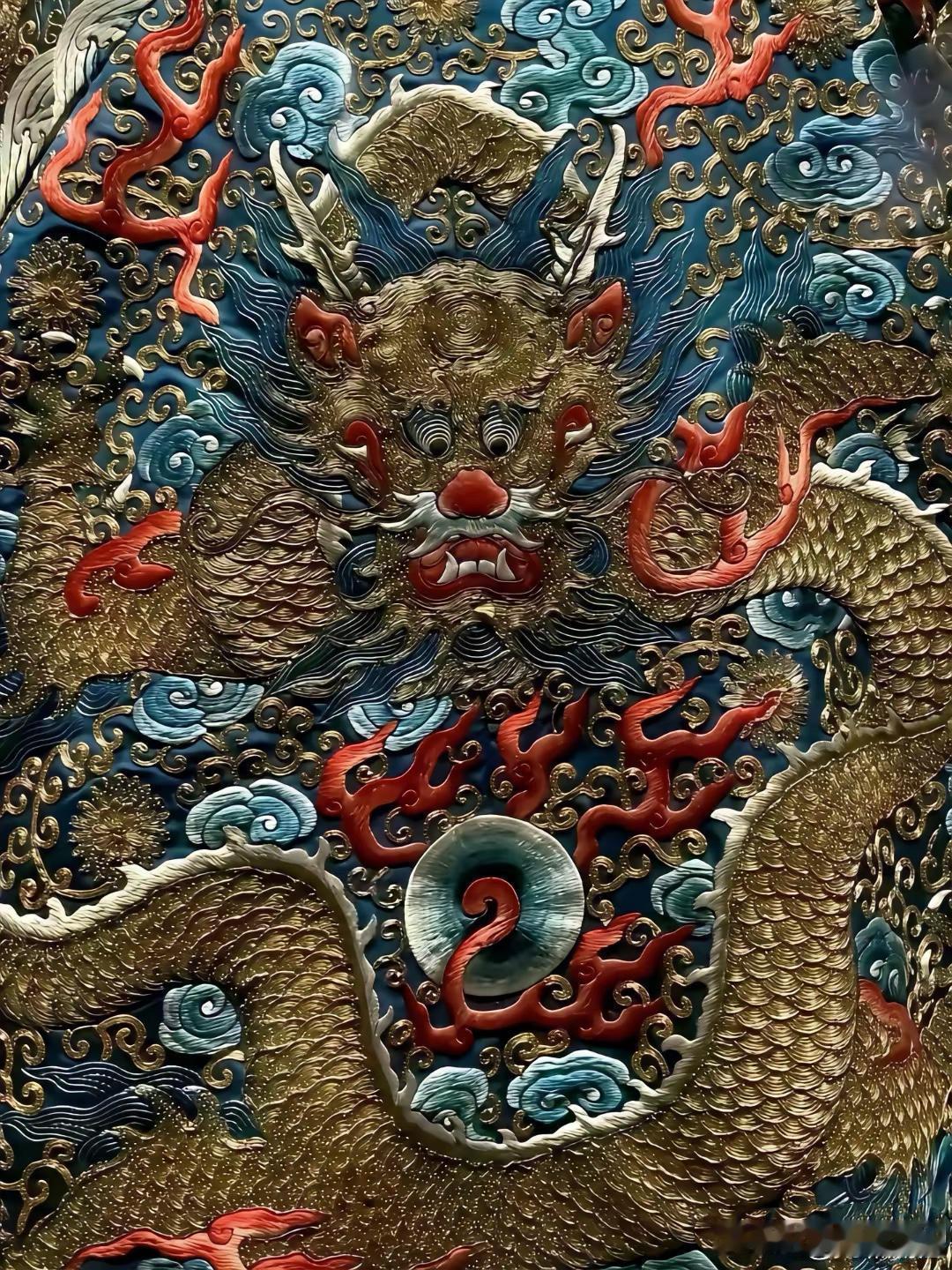 大英博物馆里的中国龙袍。 