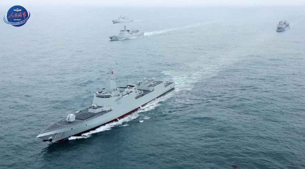 万吨巨舰硬核实力！10艘055改写印太海上格局，随着东莞舰、安庆舰正式入列，中国