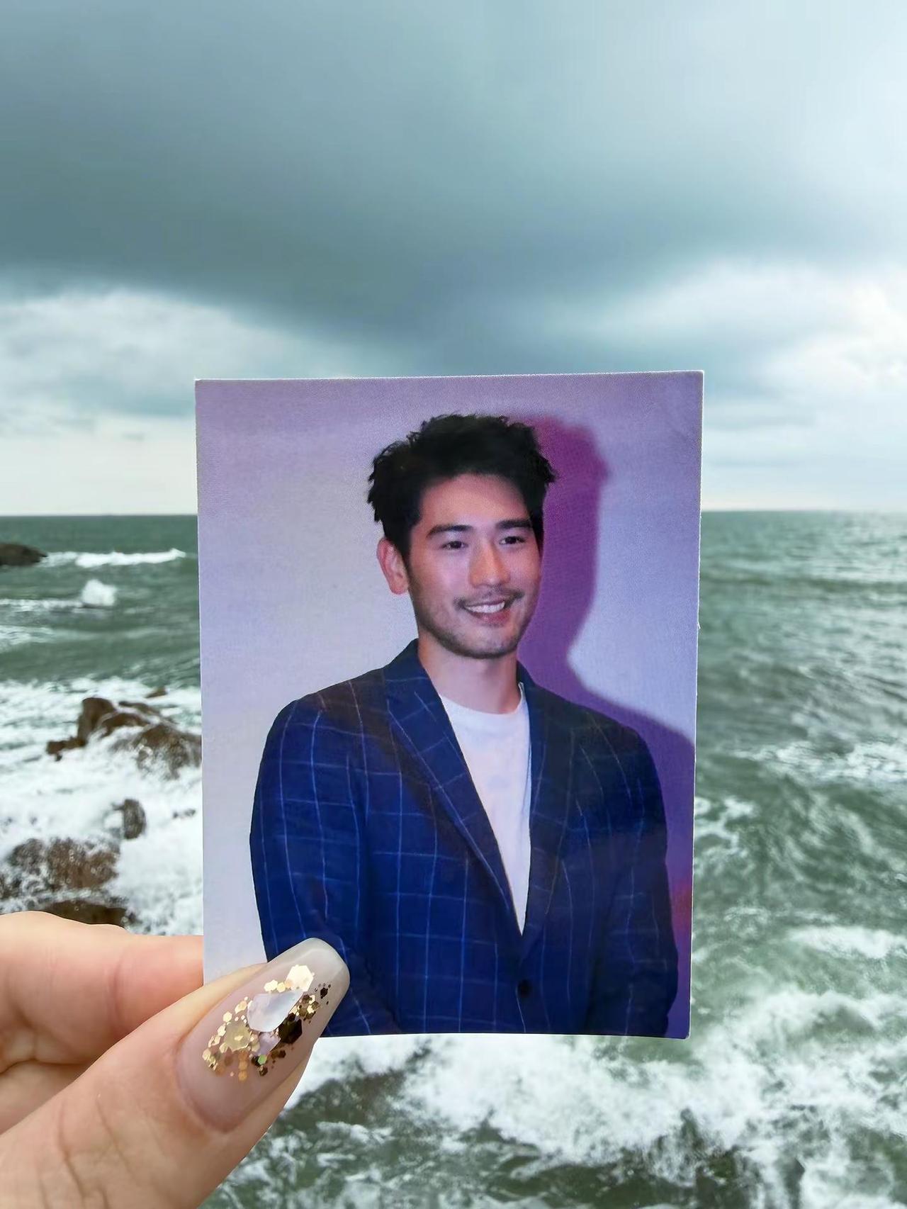 高以翔🧔🏻‍♂️。遇见王沥川“镜头定格的微笑，是时光里永不褪色的温柔” 高以