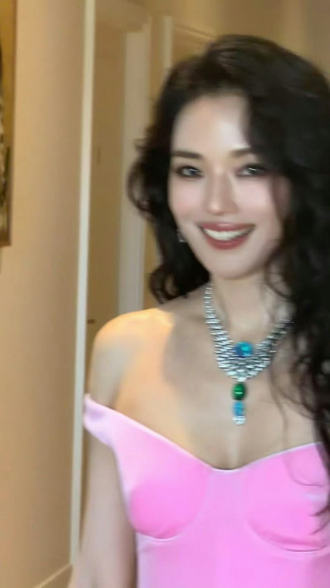 舒淇热烈浓颜大美人 