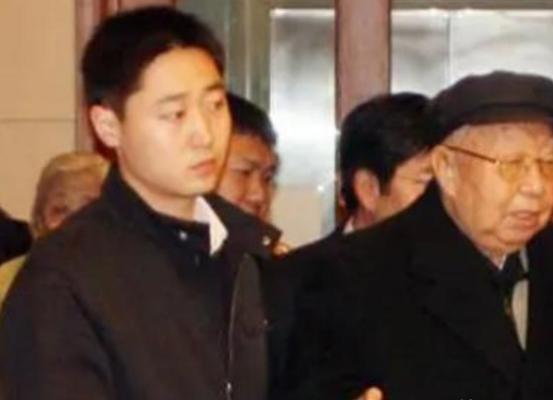 2007年，华国锋最后一次去毛主席纪念堂，临走时高喊一句话，在场的人听了无不感动