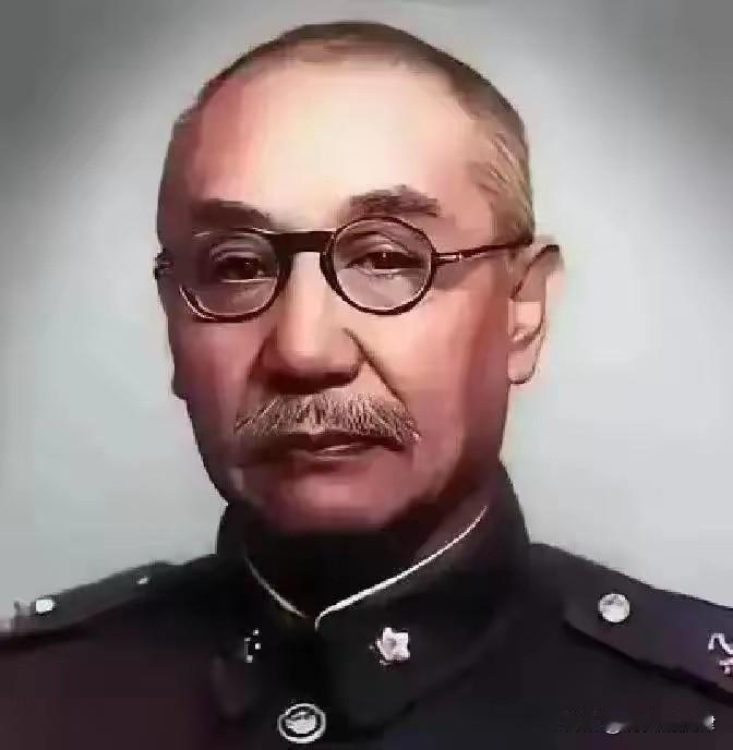 1945年黄昏一道假死密令！长官一句瞒报，救下20岁蒙冤少年一命
 
天色擦黑，