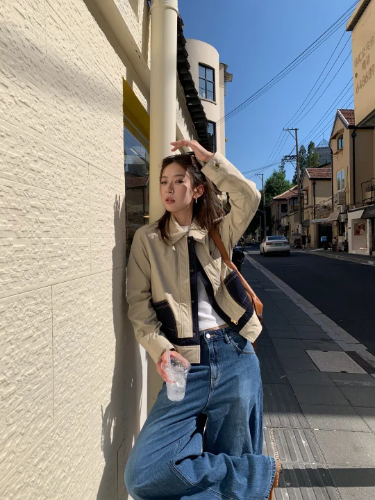 𝑳𝒊𝒗𝒊𝒏𝒈 𝒊𝒏 𝑳𝑬𝑬
