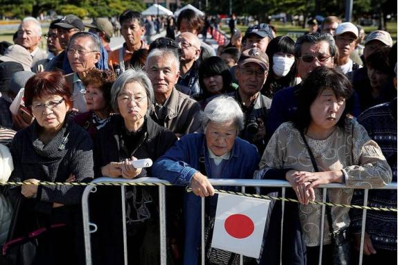 当地时间5月19日傍晚，东京的国会议事堂前聚集了大量普通日本民众，一场声势浩大的