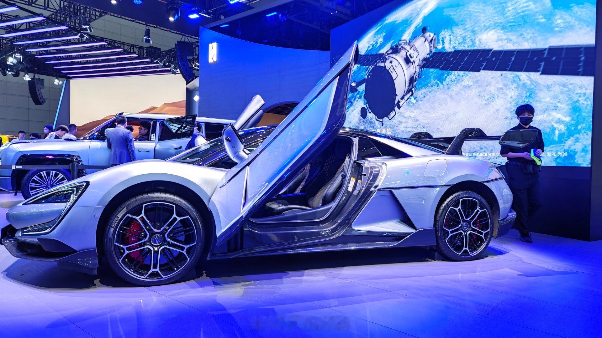 如果有的选，谁想涨价呀！比亚迪的市场销量在那里摆着，车规级存储芯片普遍涨价100