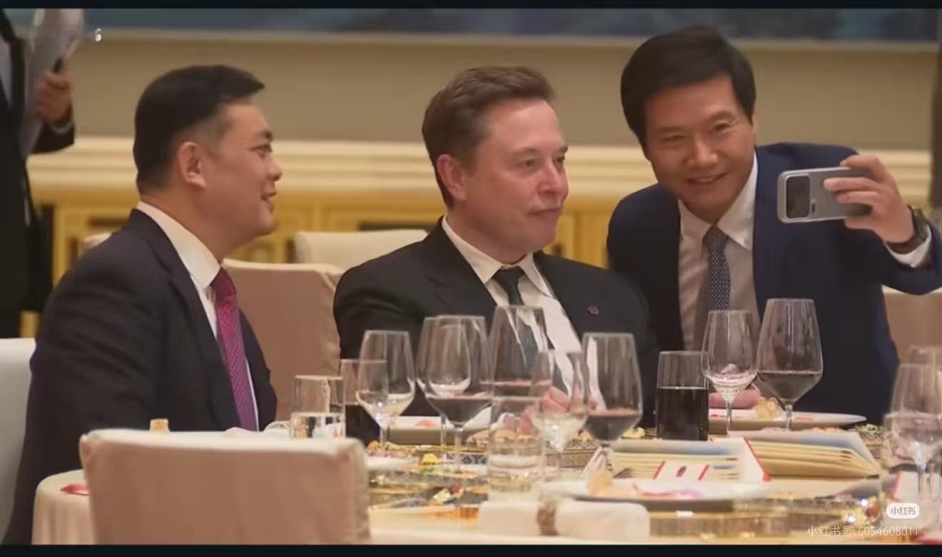 雷军马斯克合影真不错啊 