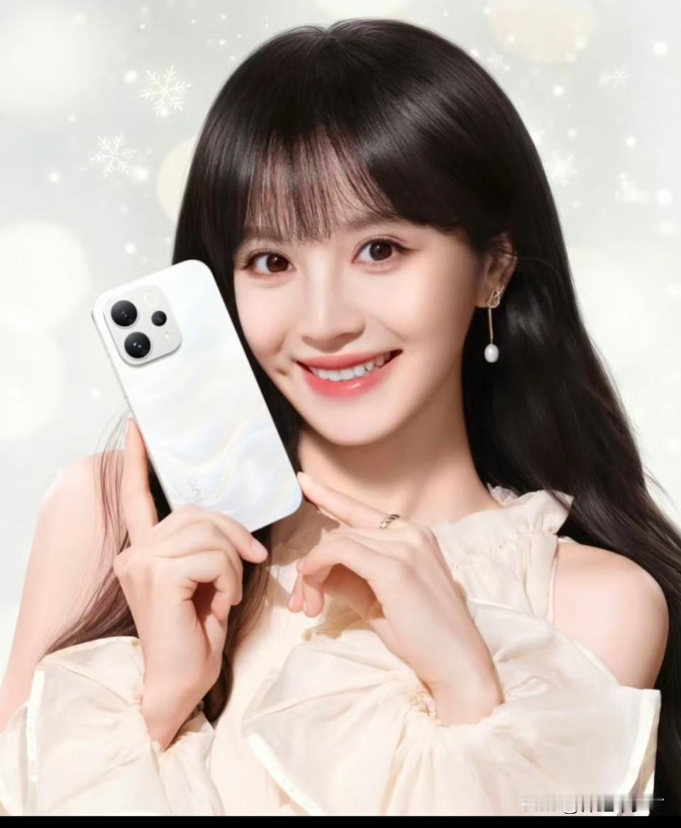 vivo S50是田曦薇代言的，但现在手机外观都有点傻傻分不清了