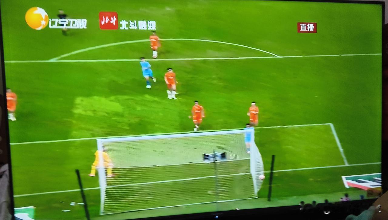 刚刚结束的东北超比赛中，大连队在梭鱼湾主场以4:0战胜鸡西队。应该说，鸡西队是东