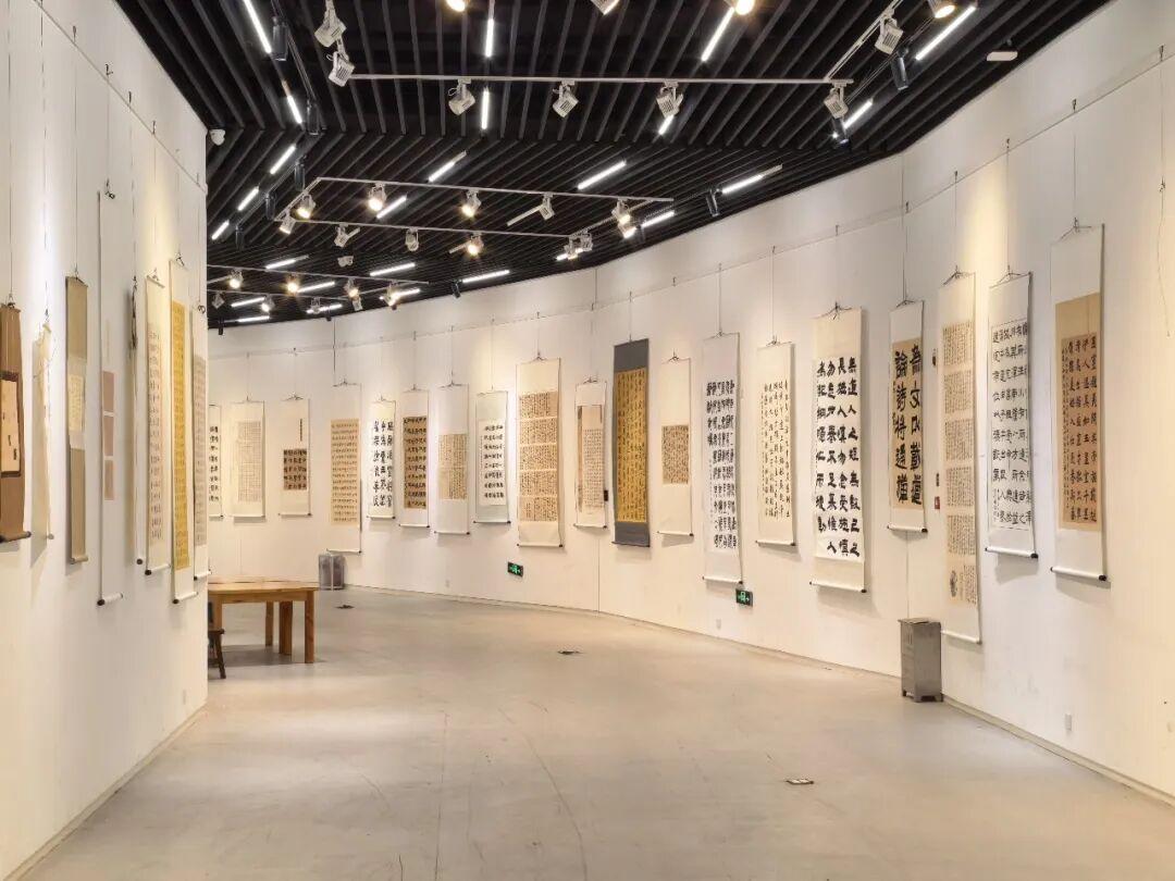 真心话茶局即墨区书法篆刻临摹展”于2026年5月1日上午9:00在即墨古城美术馆